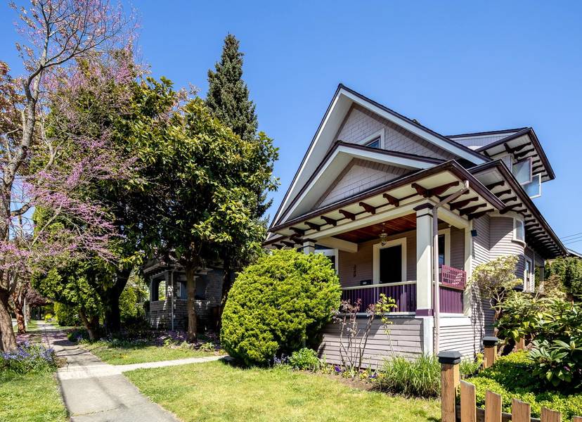 329 Pine ST, New Westminster, BC V3L 2T1