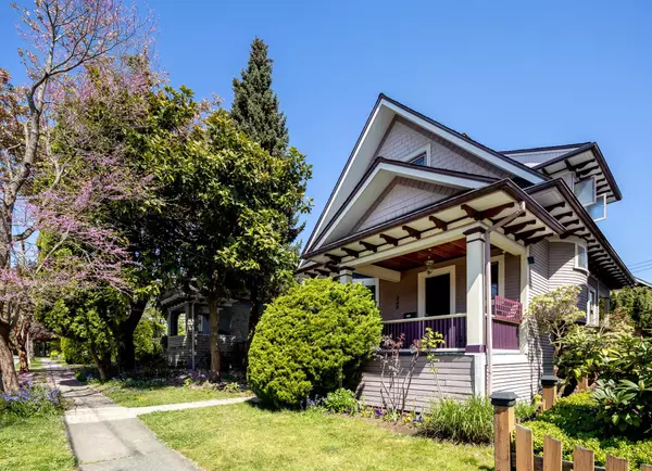 329 Pine ST, New Westminster, BC V3L 2T1