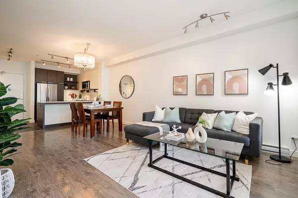 553 Foster AVE #313, Coquitlam, BC V3J 0B5