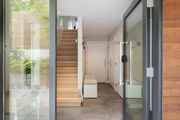 North Vancouver, BC V7N 3K8,3895 Lonsdale AVE