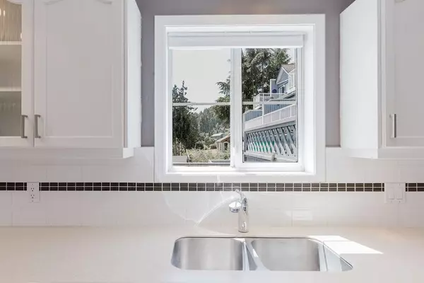 Gibsons, BC V0N 1V0,291 Periwinkle LN #6