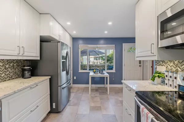 Port Moody, BC V3H 4A1,573 Carlsen PL