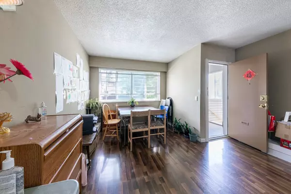 Vancouver, BC V5N 4J6,4005 Alice ST