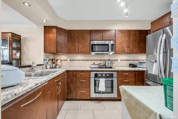 Burnaby, BC V5H 4L4,6055 Nelson AVE #1206