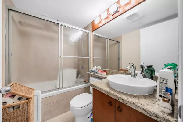 Burnaby, BC V5H 4L4,6055 Nelson AVE #1206