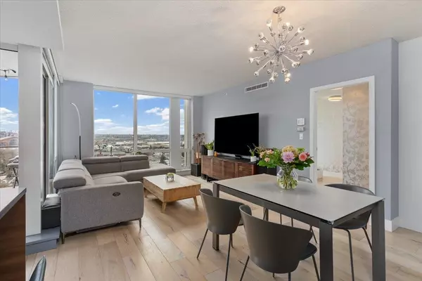 North Vancouver, BC V7J 0A9,1550 Fern ST #2004