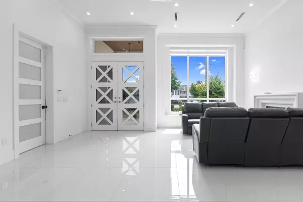 Surrey, BC V3W 2J9,14231 70a AVE