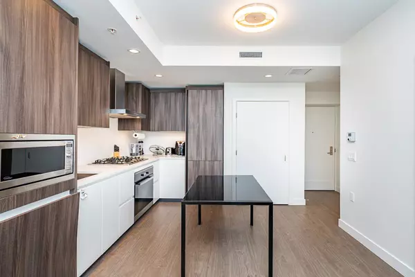 Richmond, BC V6Y 0L6,6328 No. 3 RD #1404