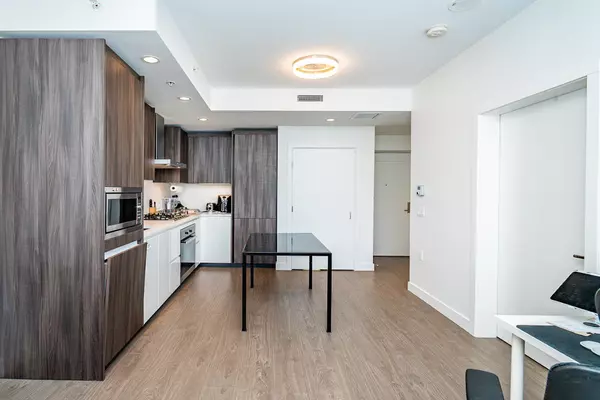 Richmond, BC V6Y 0L6,6328 No. 3 RD #1404