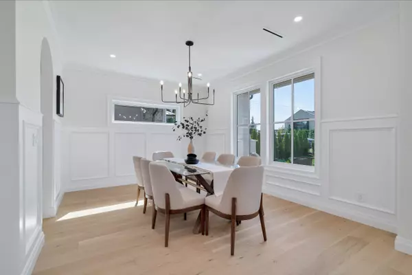 North Vancouver, BC V7L 2G1,780 E 10th ST