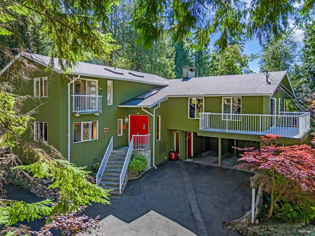 West Vancouver, BC V7V 3J3,3845 Bayridge AVE