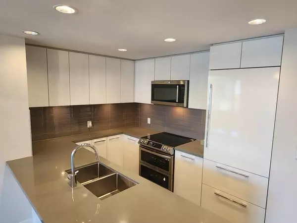 3093 Windsor Gate, Coquitlam, BC V3B 0N2