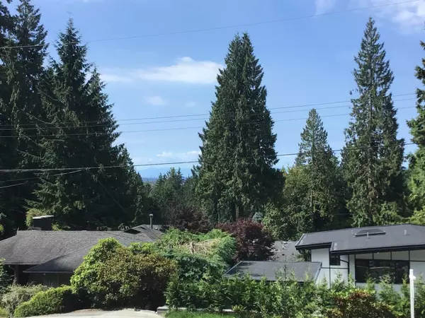 North Vancouver, BC V7N 3C8,528 Greenway AVE