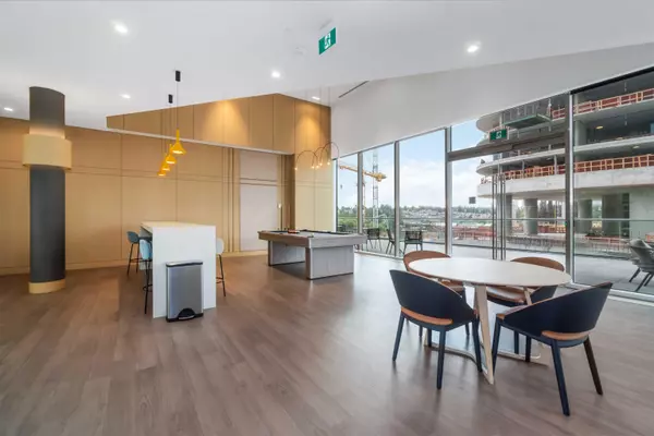 4880 Lougheed HWY #4305 Burnaby, BC V5C 0N1