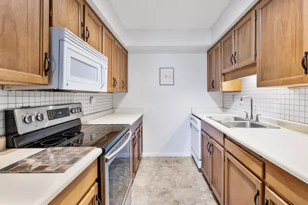 White Rock, BC V4B 3V4,1458 Blackwood ST #204