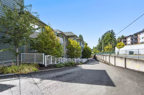 Abbotsford, BC V2S 2J9,33960 Old Yale RD #108