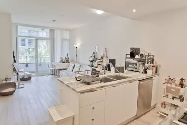 Vancouver, BC V6J 0H1,2033 W 10th AVE #302