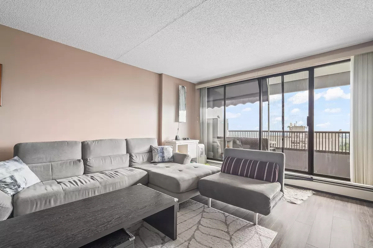 Burnaby, BC V5H 4E5,6595 Willingdon AVE #1607