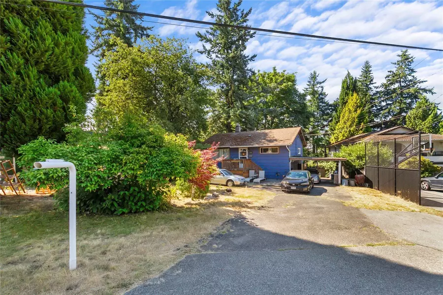 2058 Hillside AVE, Coquitlam, BC V3K 1K7