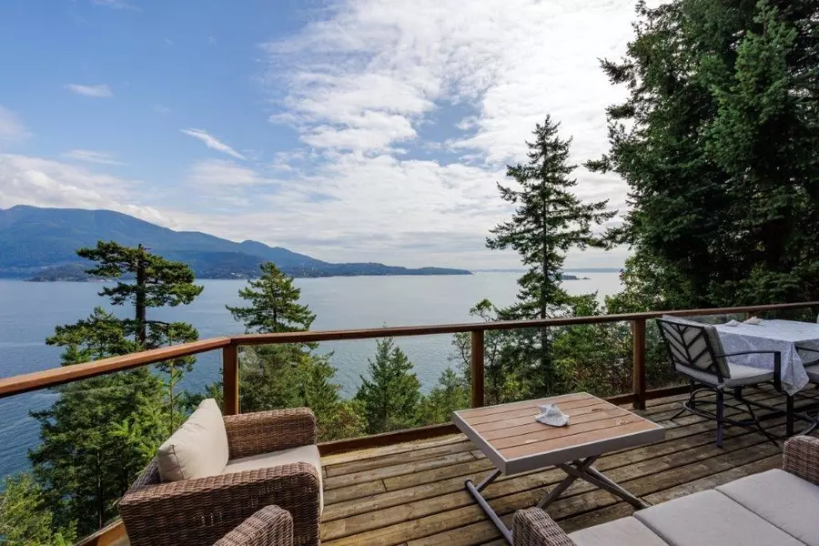 653 Cliff RD, Bowen Island, BC V0N 1G1