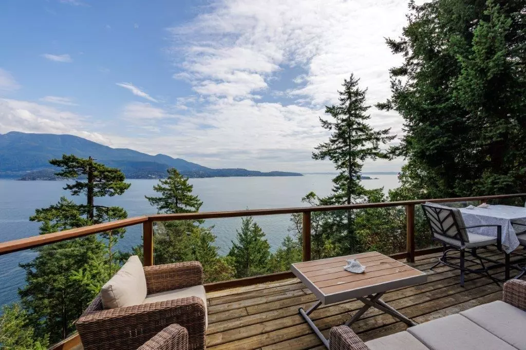 Bowen Island, BC V0N 1G1,653 Cliff RD