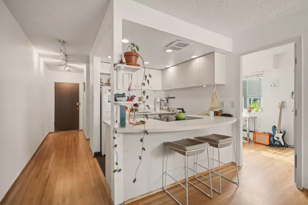 1235 W 10th AVE #2, Vancouver, BC V6H 1J5