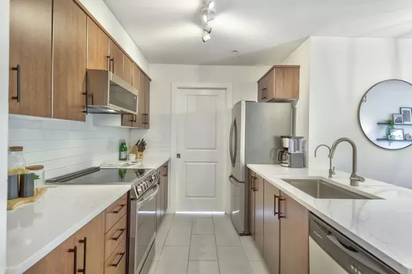 Port Moody, BC V3H 0C1,3240 St Johns ST #302