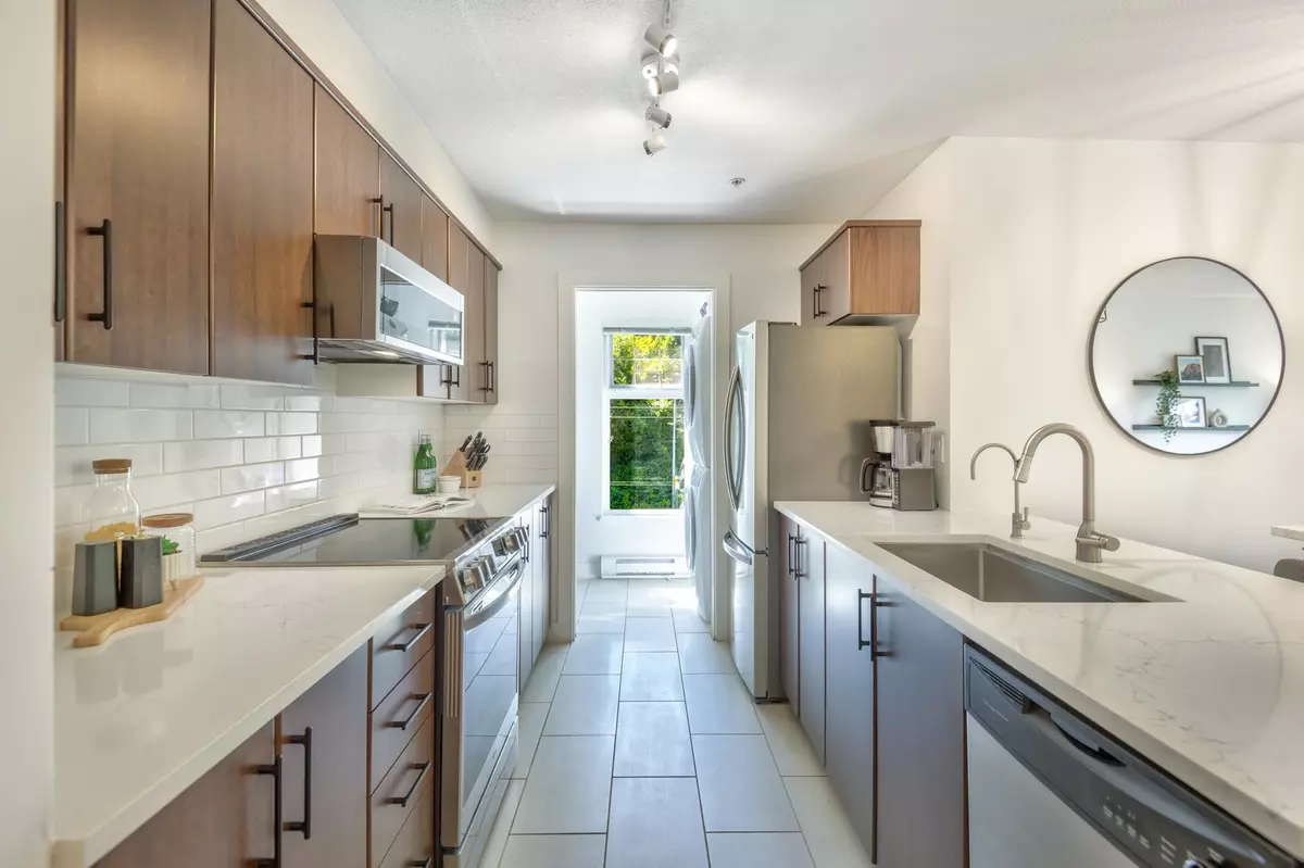 Port Moody, BC V3H 0C1,3240 St Johns ST #302