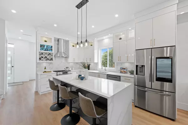 122 Eighth AVE #1, New Westminster, BC V3L 1X8