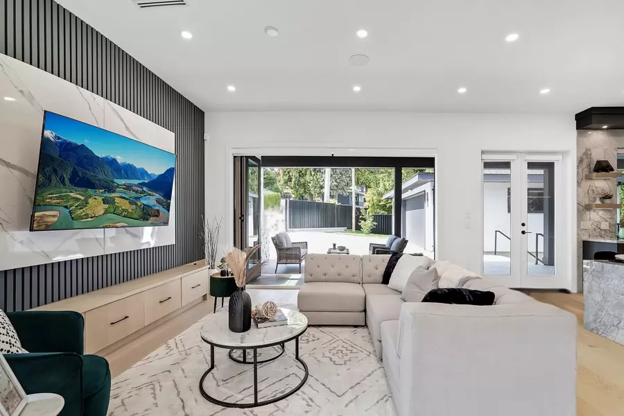 411 E Eighth AVE, New Westminster, BC V3L 1Y4