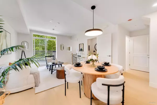918 W 32nd AVE #204, Vancouver, BC V5Z 2K2