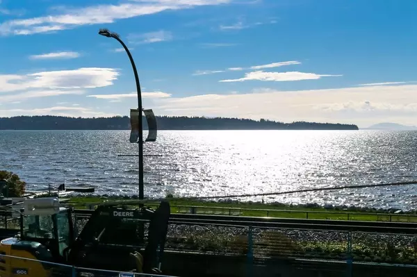 White Rock, BC V4B 1C9,15581 Marine DR #204