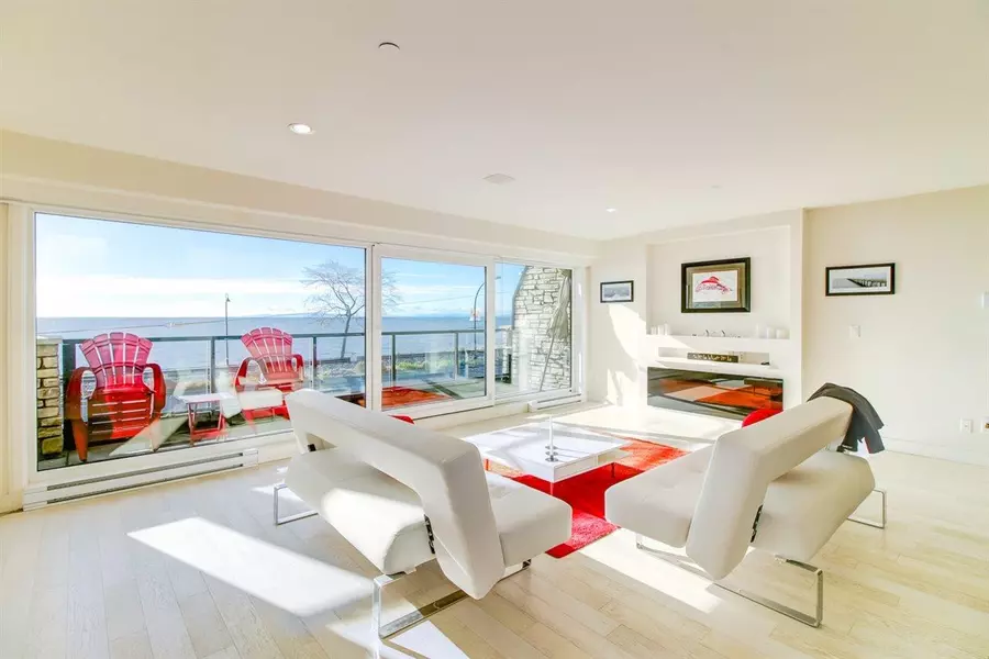 15581 Marine DR #204, White Rock, BC V4B 1C9