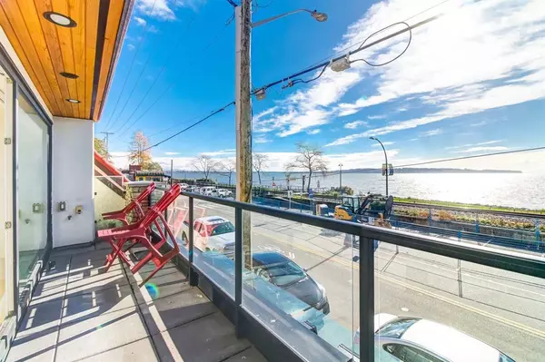White Rock, BC V4B 1C9,15581 Marine DR #204