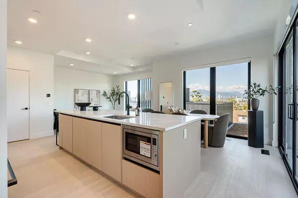 Vancouver, BC V5Z 2H2,539 W 28th AVE #204