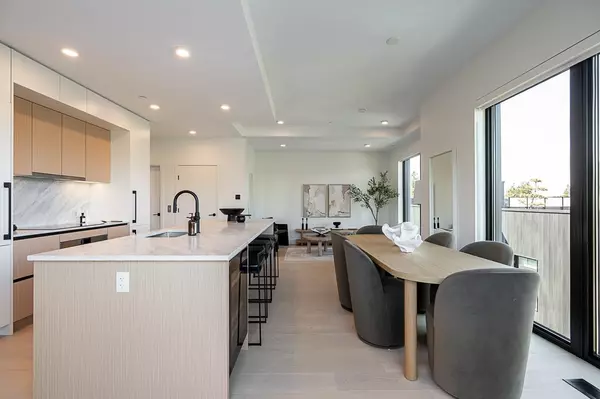 Vancouver, BC V5Z 2H2,539 W 28th AVE #204