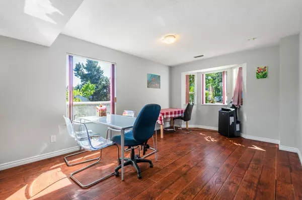 Coquitlam, BC V3B 4T1,1281 Sherman ST