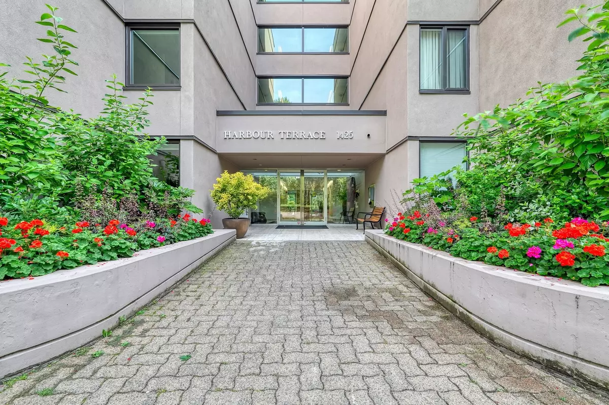 Vancouver, BC V6H 3W2,1425 Lamey's Mill RD #41