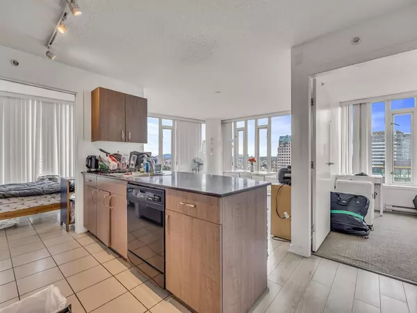 Vancouver, BC V6C 3T3,610 Granville ST #1710