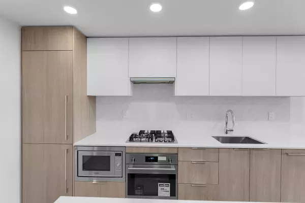 Surrey, BC V3T 0V1,10333 133 ST #2106