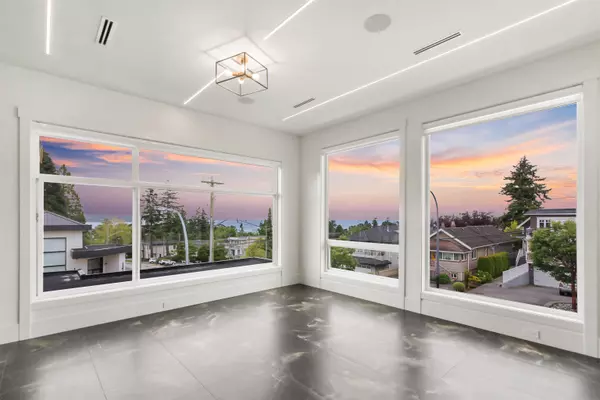 Surrey, BC V4A 4W5,16019 9a AVE