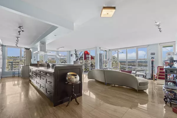1250 Quayside DR #1901, New Westminster, BC V3M 6E2