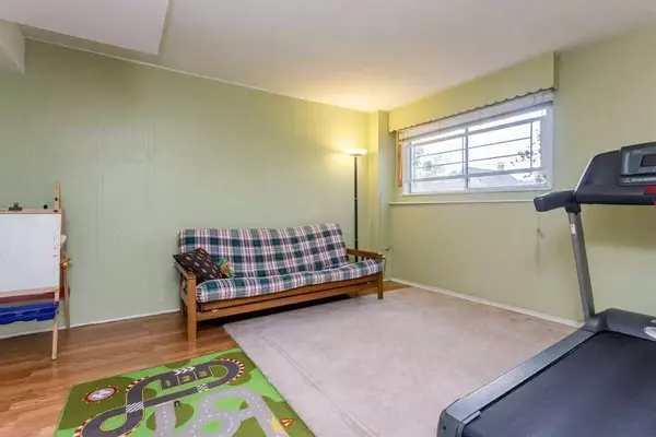 Vancouver, BC V5N 4N5,4358 Victoria DR