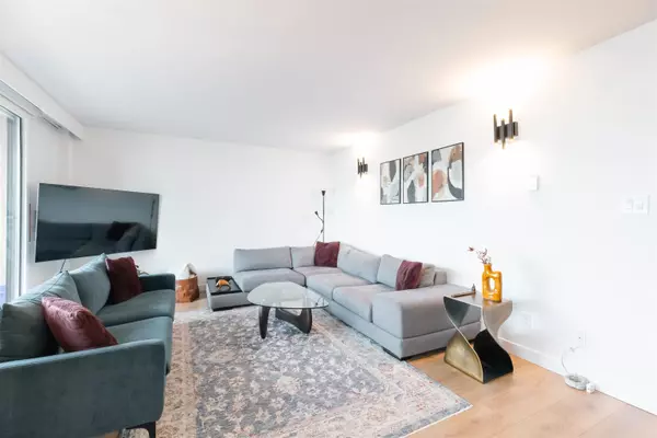 North Vancouver, BC V7M 3H5,444 Lonsdale AVE #705
