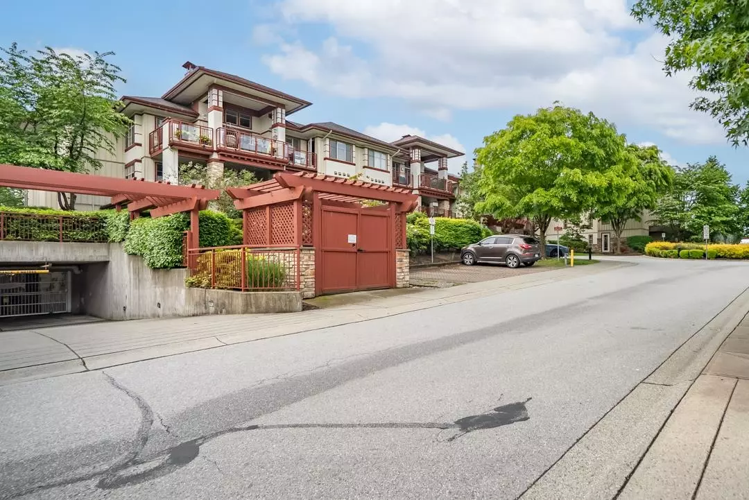 Surrey, BC V3S 6V7,16421 64 AVE #204