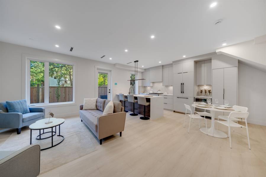 3836 W 8th AVE #3, Vancouver, BC V6R 1Z4