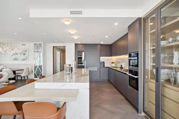 1480 Howe ST #4903 Vancouver, BC V6Z 0G5