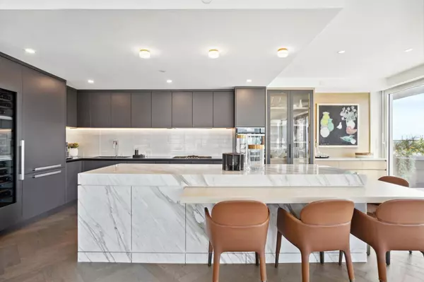 1480 Howe ST #4903 Vancouver, BC V6Z 0G5