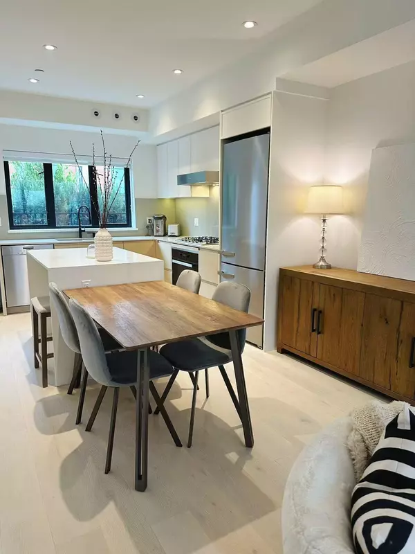 Vancouver, BC V5Z 2H1,550 W 28th AVE #51