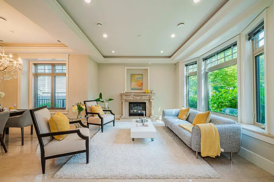 7165 Maple ST, Vancouver, BC V6P 5P5